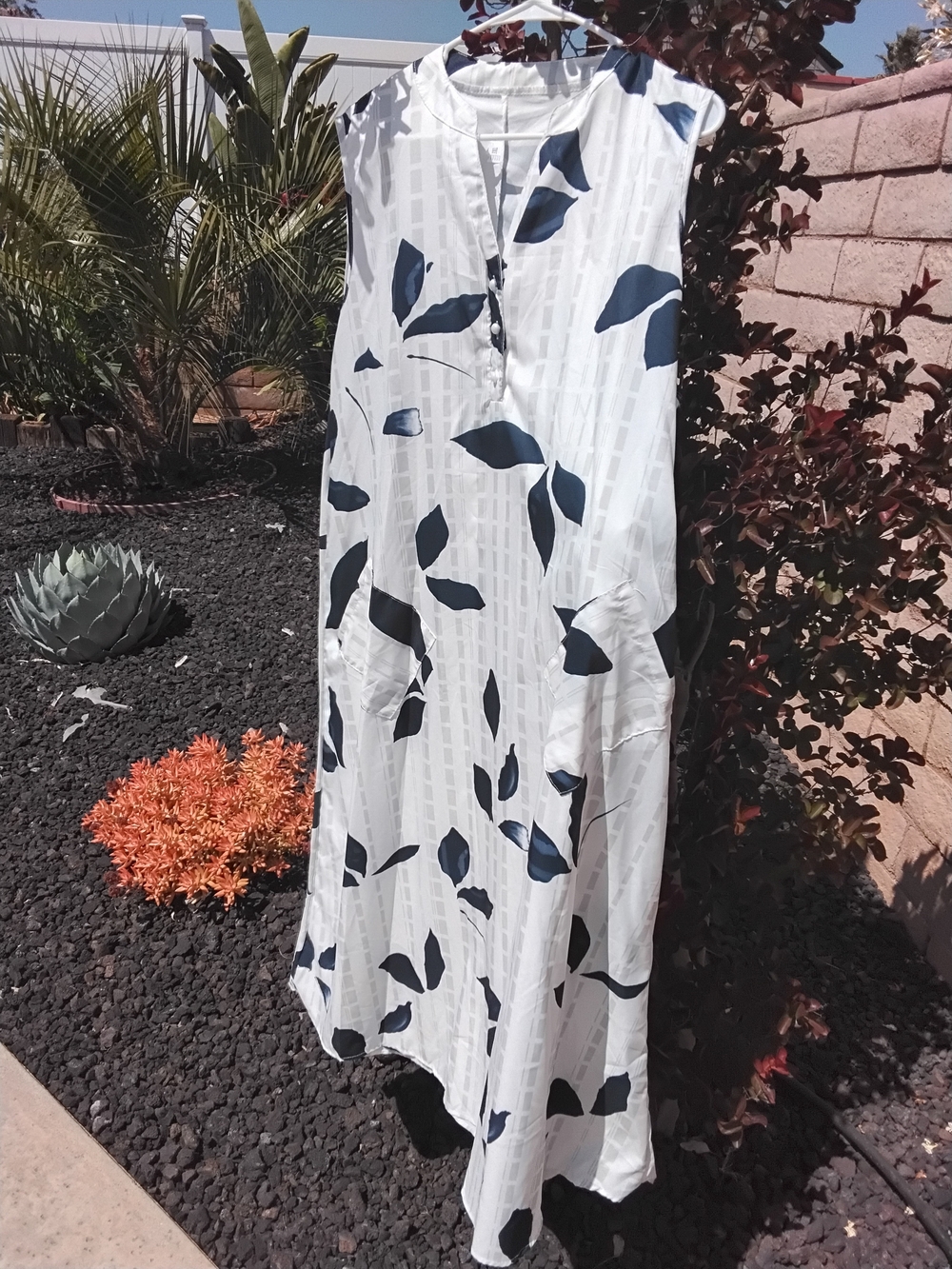 Source Unknown White Maxi Dress with Black Leaf Print - Picture 3 of 8